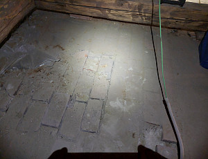 Zateplení stropu rodinného domu pomocí foukané izolace